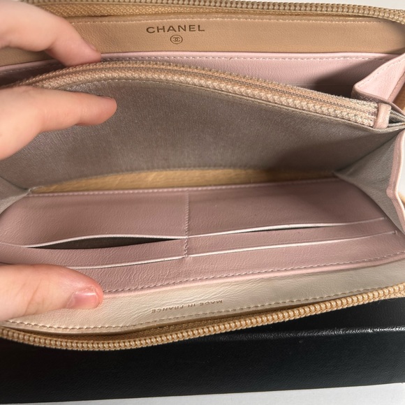 Authentic gold Chanel matelasse zippy wallet - Picture 6 of 9